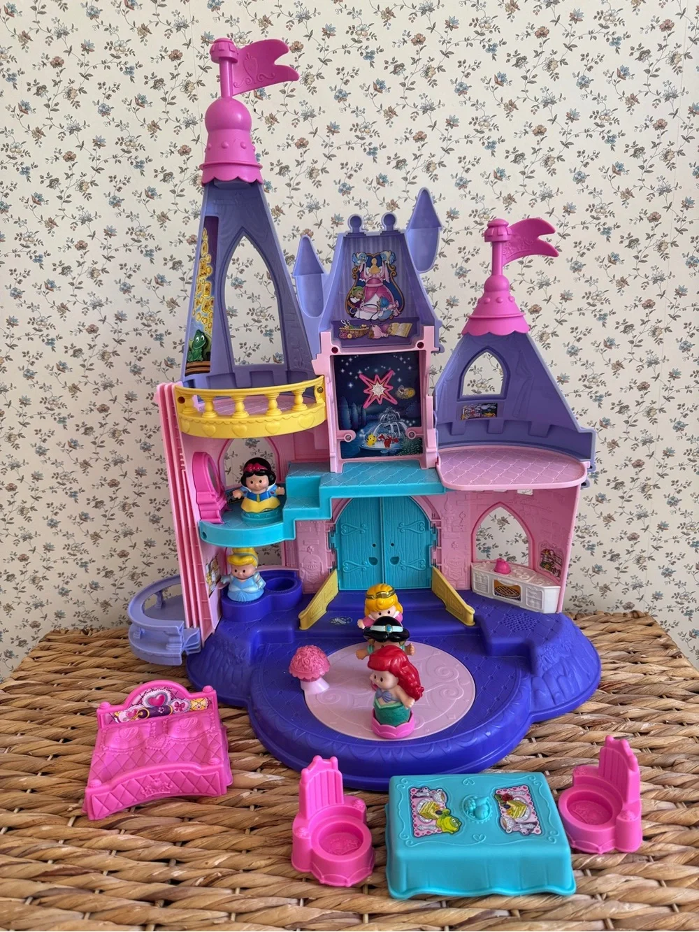 Fisher-Price Little People disney princess songs palace castle carriage talkers - Picture 5 of 5
